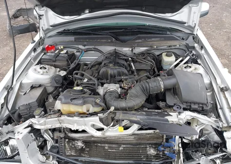 2005 Ford Mustang V6 Deluxe/V6 Premium z USA, uszkodzony, nr VIN 1ZVHT80N655222814